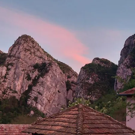 Golemi Kamik Vlasi 4 *