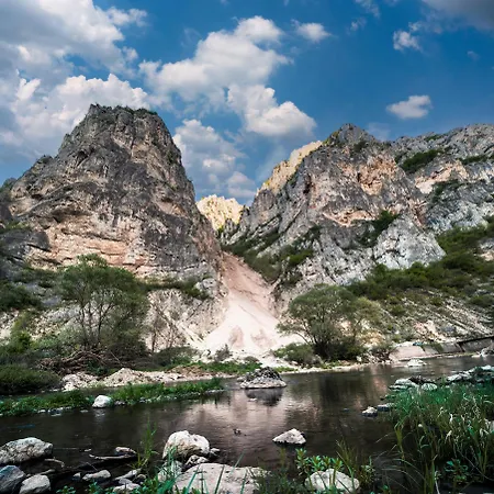 Golemi Kamik Vlasi 4 פירוט