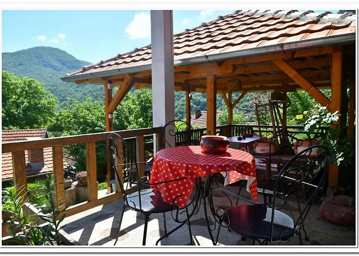 Golemi Kamik Vlasi 4 * Пирот